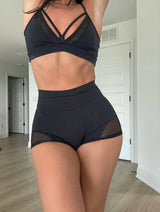 Pretinha Mesh Butt Scrunch Shorts